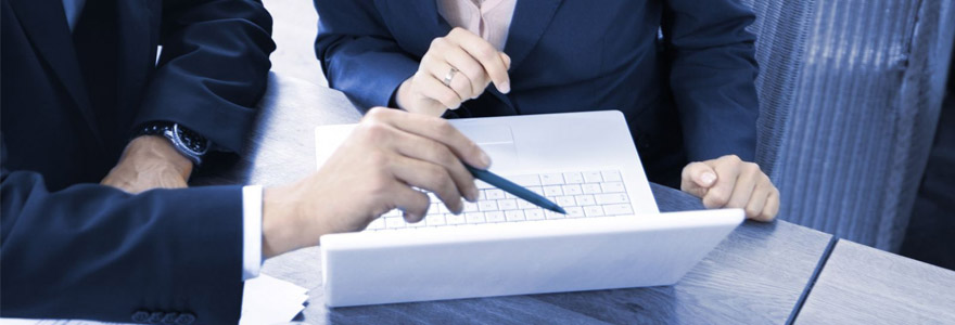 Est-il indispensable d&rsquo;être accompagné d&rsquo;un avocat pour créer une holding ?
