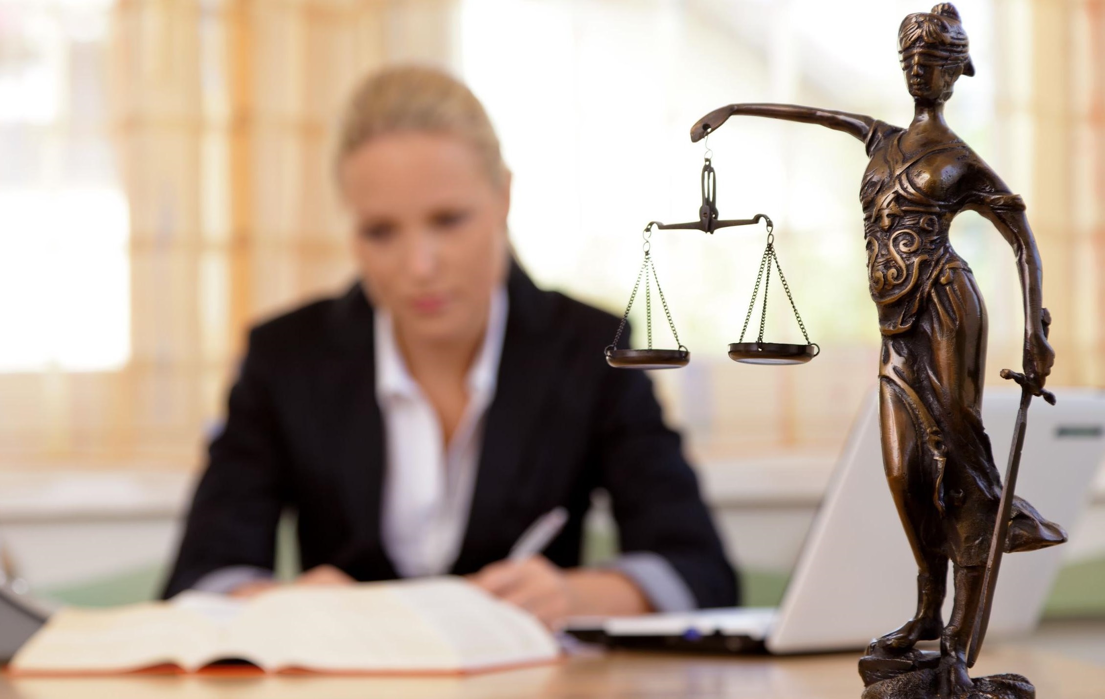 Quelle est le rôle du huissier de justice ?