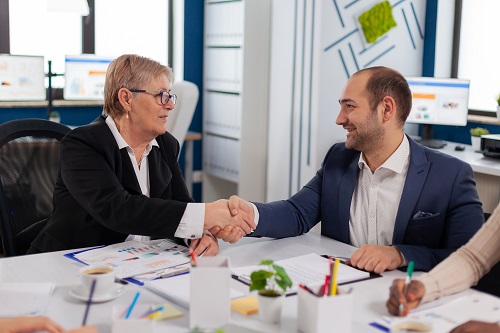 Comment fonctionne le management de transition ?